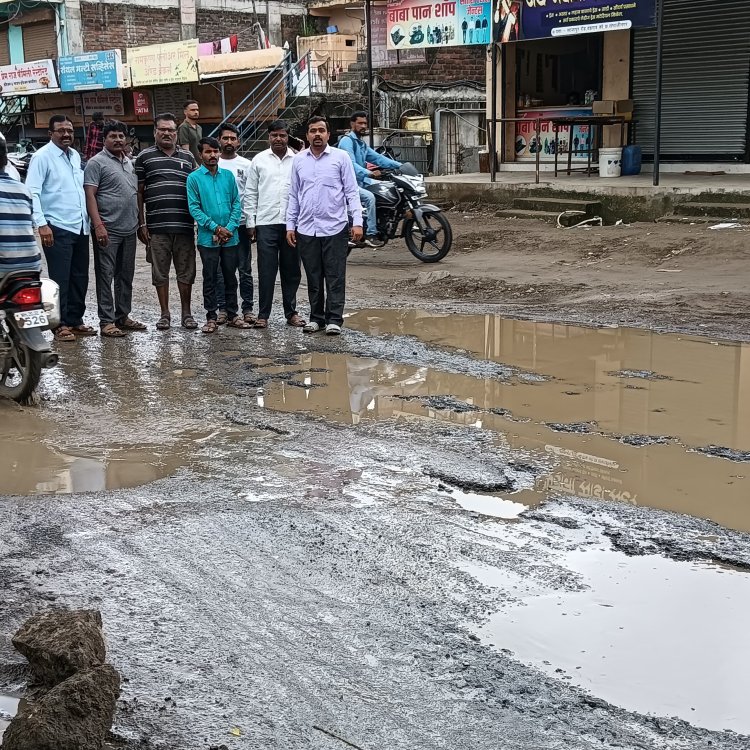 वडगाव ते साजापूर रस्त्यातील खड्डे बुजविण्याची मागणी